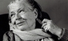 Marguerite Yourcenar num golpe de misericórdia Marguerite Yourcenar num golpe de misericórdia